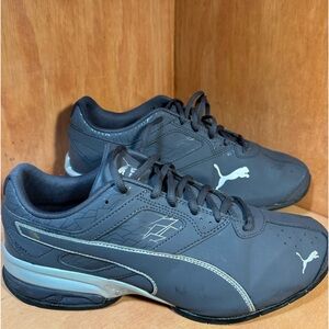 Puma Tazon Cross-Trainer with a modern look.
Great and Silver men’s 11 1/2